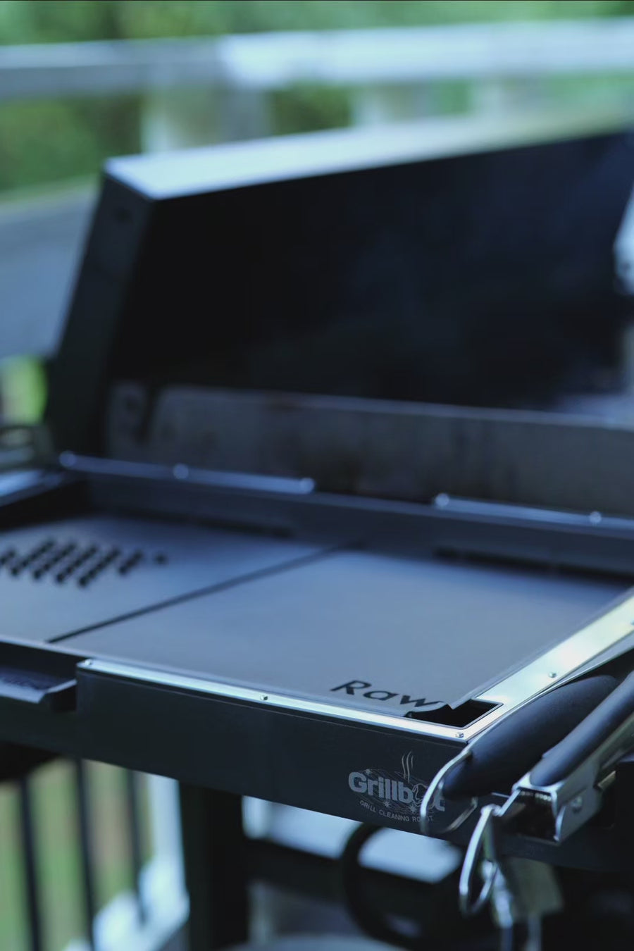 Grillbot Fliptray demo video